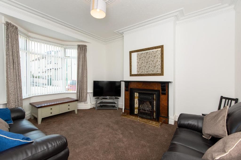 Queen Street Image 1