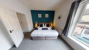 Suffolk House 3 or 6 Bed setup Workstays UK Image 2