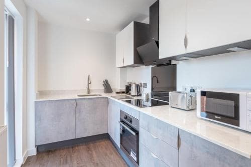 Stunning 1BR Apartment in the Heart of York Image 3