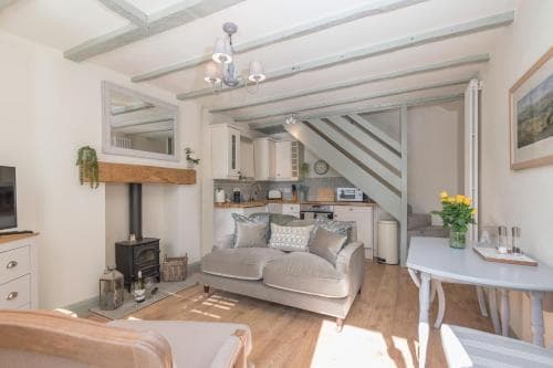 Hideaway Cottage - Central Richmond Image 3