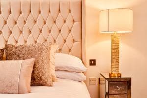 Deluxe City Centre Apt Balcony View& Free Parking! Image 5