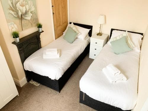 Riverside Lodge - Free Parking - Victorian House - Holiday Home Image 3