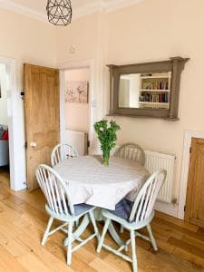 Riverside Lodge - Free Parking - Victorian House - Holiday Home Image 2