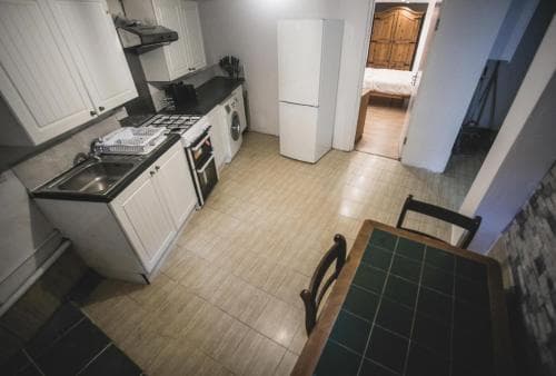 Beautiful 1-Bed Basement flat in Leeds Image 3