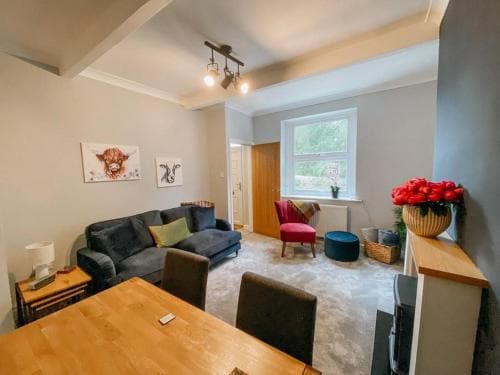 LITTLE RED HOLIDAY HOME, Luxurious 2 Bed Accommodation Close To Halifax within West Yorkshire, local access to the Peak District Image 2