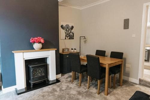 LITTLE RED HOLIDAY HOME, Luxurious 2 Bed Accommodation Close To Halifax within West Yorkshire, local access to the Peak District Image 3