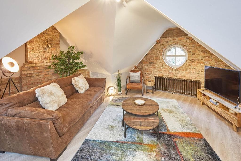 Host & Stay - 9 Highfield House Image 1