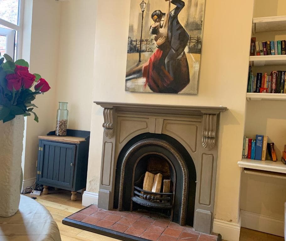 Riverside Lodge - Free Parking - Victorian House - Holiday Home Image 1