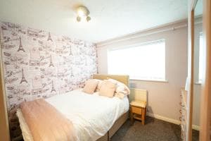 Longley Farm View -spacious 4 Bed Property Image 2