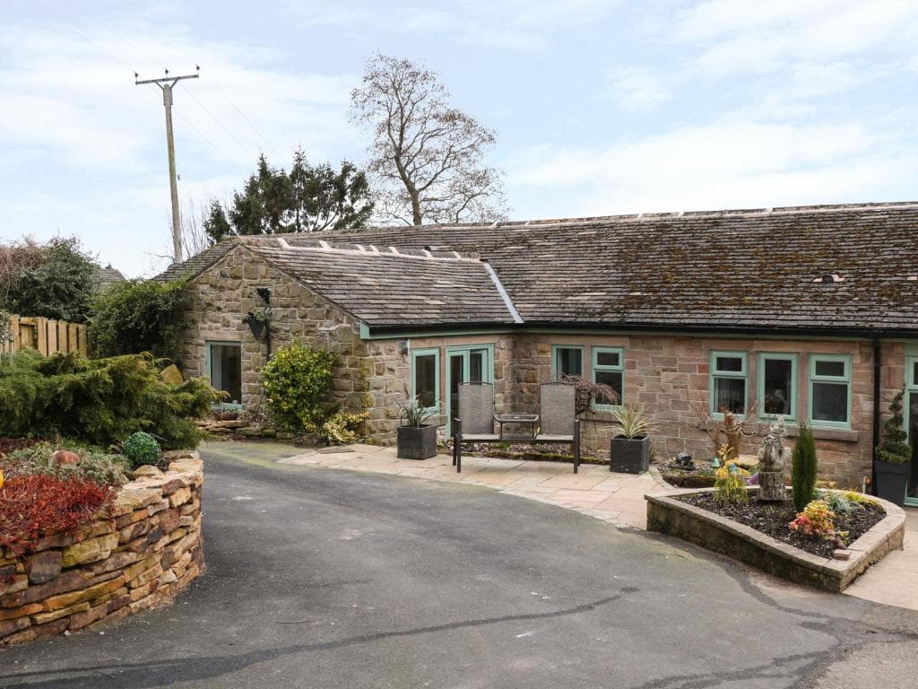 Rhinegold Bungalow, Sheffield Image 1