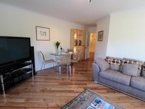 Sandy Bottoms, Whitby Image 1