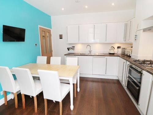 3 George Street, Whitby Image 3