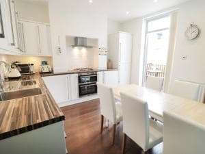 3 George Street, Whitby Image 1