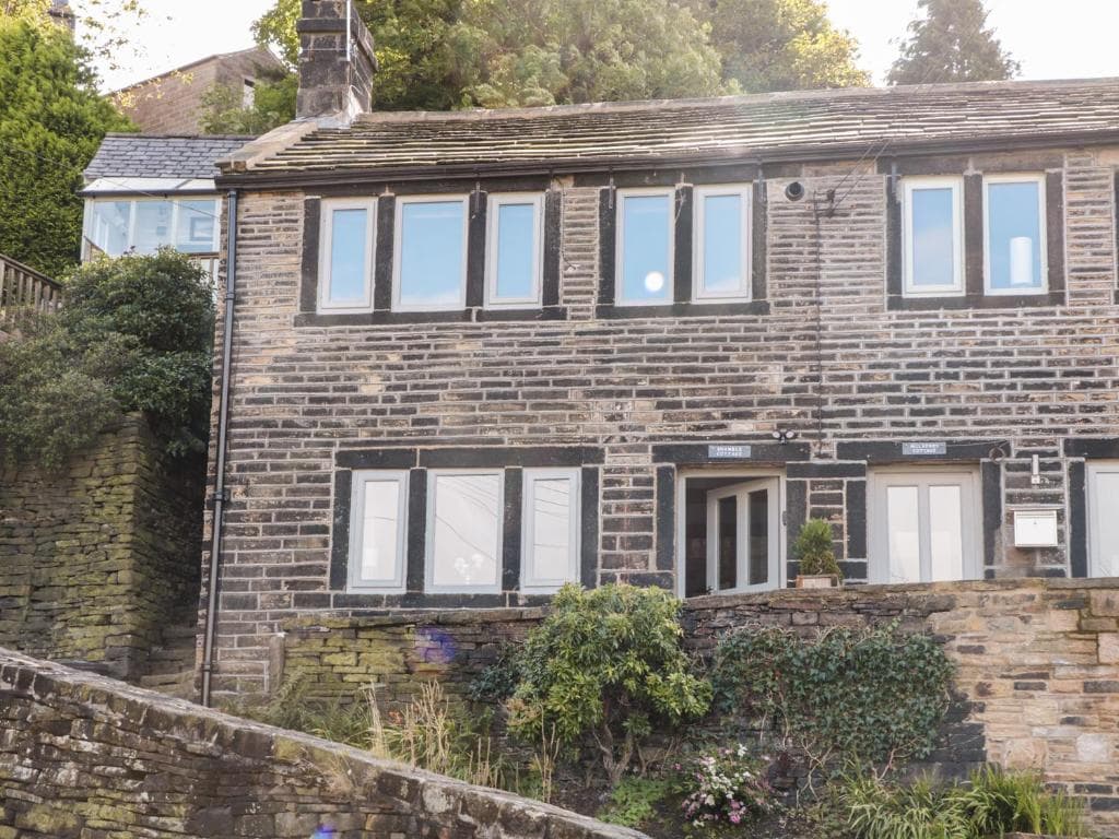 Bramble Cottage, Holmfirth Image 3