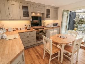 New Stable Cottage Image 3