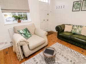 2 Court Terrace Image 3