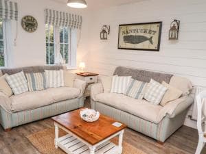 37 Trinity Way Image 2