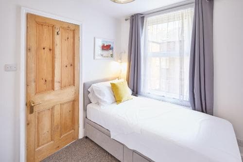 Frasers of Whitby Image 3