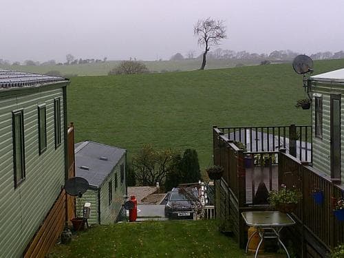 Superb luxury 2 Bedroom Double bed settee sleep six caravan Image 2