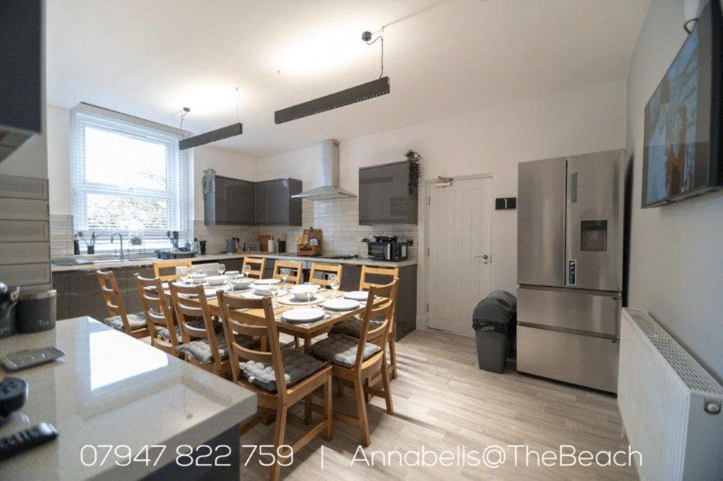 Annabells at The Beach Image 1