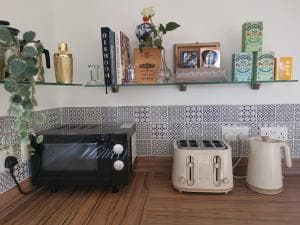 Tiger House Luxury Riverside Home Image 2