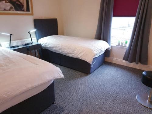 The Harrington 2 Bedroom House Doncaster - Hosted by Seren Property Image 2