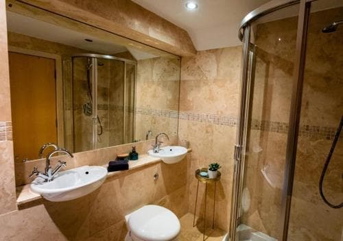 Lux Duplex Apartment 19th Century Chapel Wakefield Centre Image 2