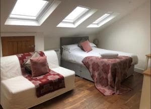 Dennington Apartments STUDIO Image 2