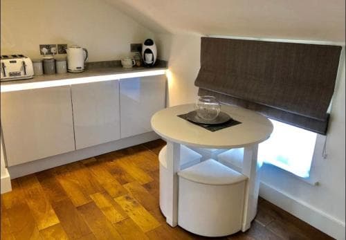 Dennington Apartments STUDIO Image 3