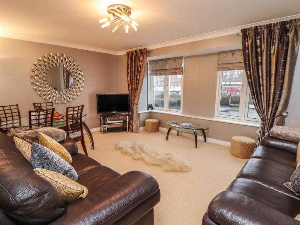 5 Hunton Court Image 1