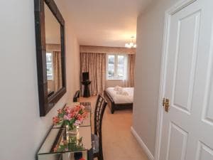 5 Hunton Court Image 2