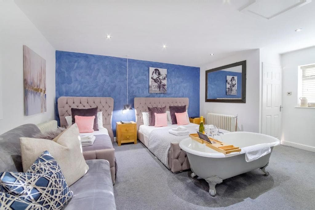 Converted Luxury Stables Image 1