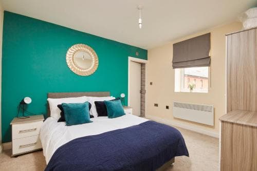 The Emerald Abode of Leeds - Sleeps 6 - Parking Image 2