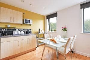 Modern City Centre Studio Apartment - West One Image 2