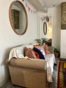 Wuthering Cottage - Central, Stylish, Cosy, Comfy Image 3