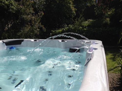 Large House in Scarborough near the beach, Large Garden & 7 seat Hot Tub Image 3