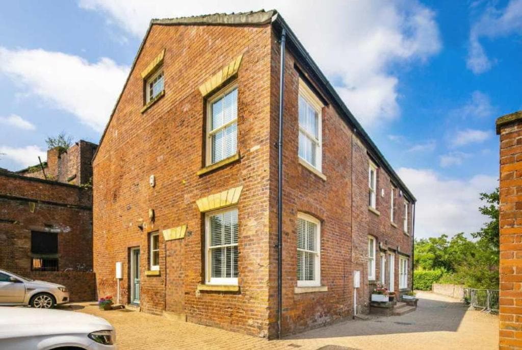 Riverside 2 Bedroom Victorian House Near City Centre - Kelham Island Image 1
