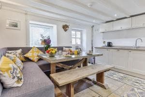 Bumblebee Cottage Image 3