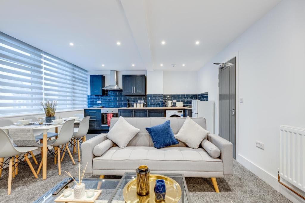 Centrally Located, Modern 2 Bedroom Apartment with Parking Image 3