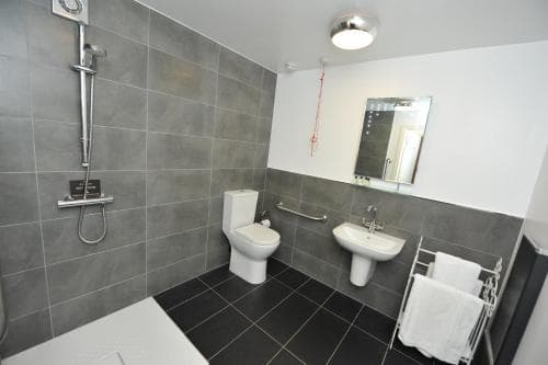 Kings Croft Hotel Image 1