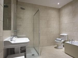 Fall in Green Cottage Image 1