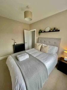 Modern Cottage Style House with Log Burner Image 3