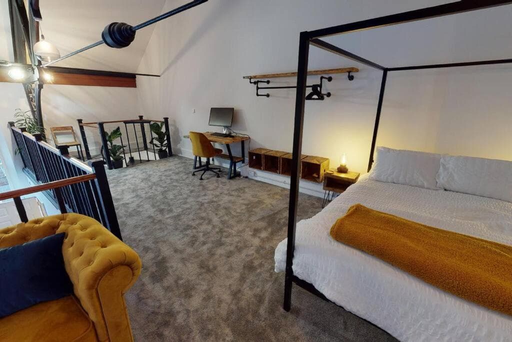 HU1 Boutique City Apartment- sleeps 6 Image 1