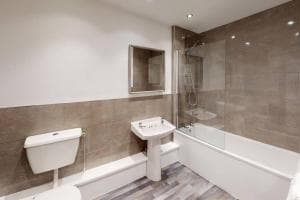 HU1 Boutique City Apartment- sleeps 6 Image 2