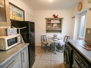 Little Daisy Cottage Image 2