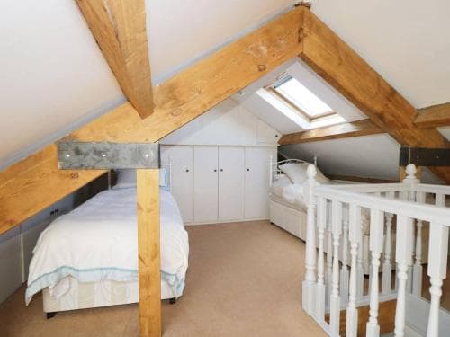 Meagill farmhouse hot tub bbq hut sauna Image 2