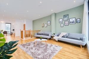 Large Duplex Penthouse - Parking Image 2