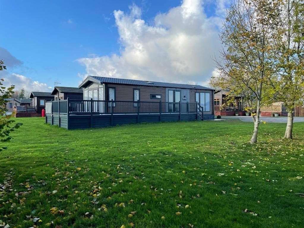 Coopers Cabin With Hot Tub Image 3