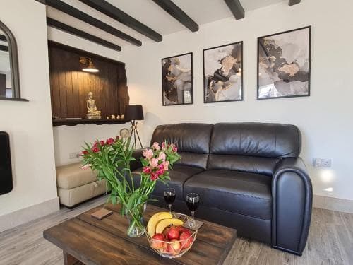 Cyanacottages- Bensons Gem Image 3