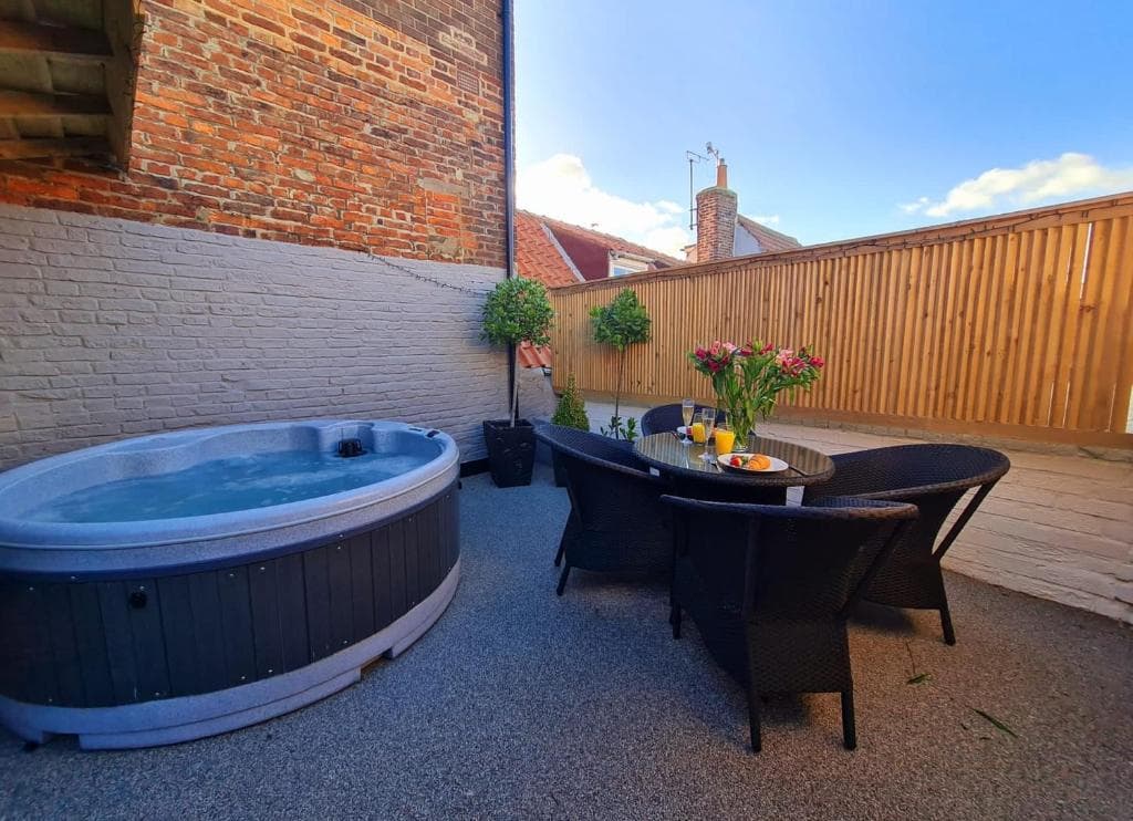 Cyanacottages- Bensons Gem Image 1